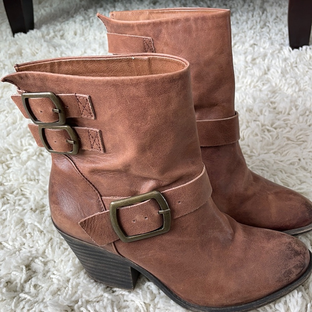 Lucky Brand Women’s Brown leather boots size 8.5